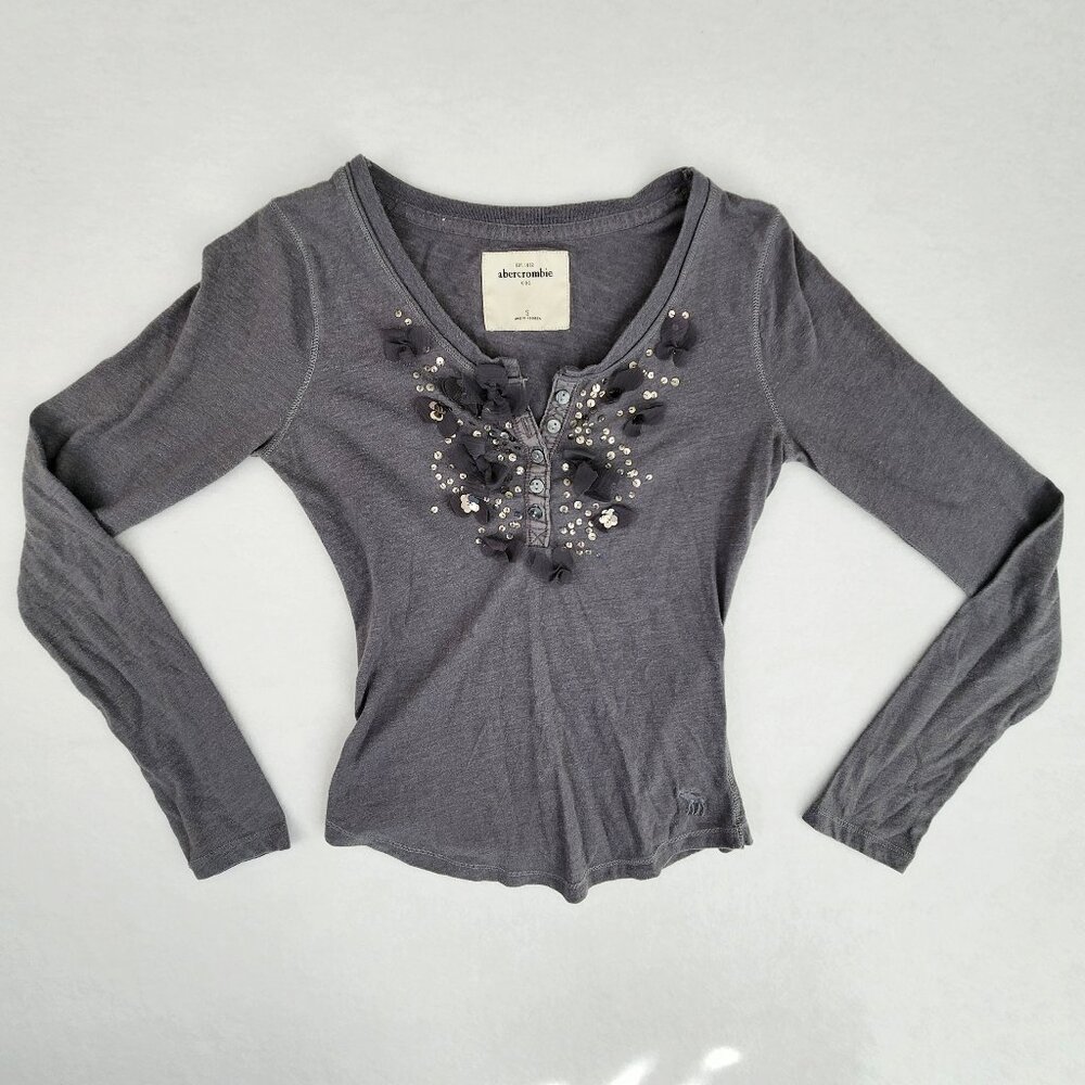 Abercrombie Kids Girls Long Sleeve Embellished Tee Shirt Size S Gray